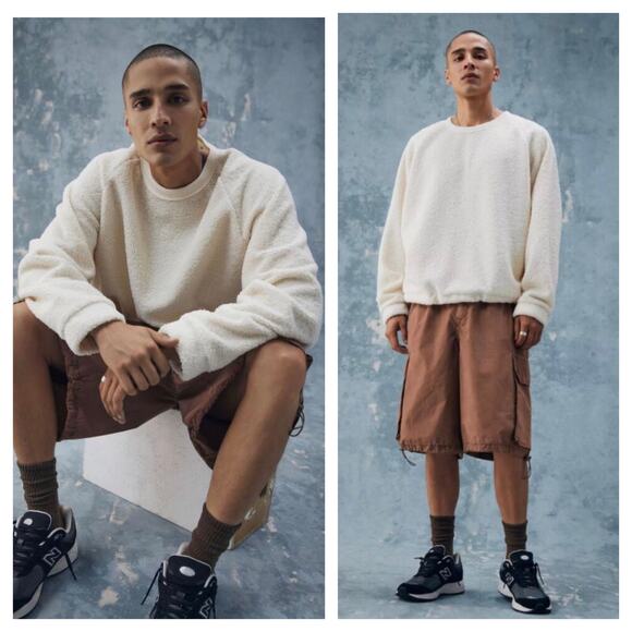 NWT Urban Outfitters Standard Cloth Free Throw Pile Fleece Crewneck Sweatshirt S - Picture 1 of 14